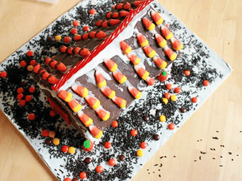 halloween gingerbread house featured image