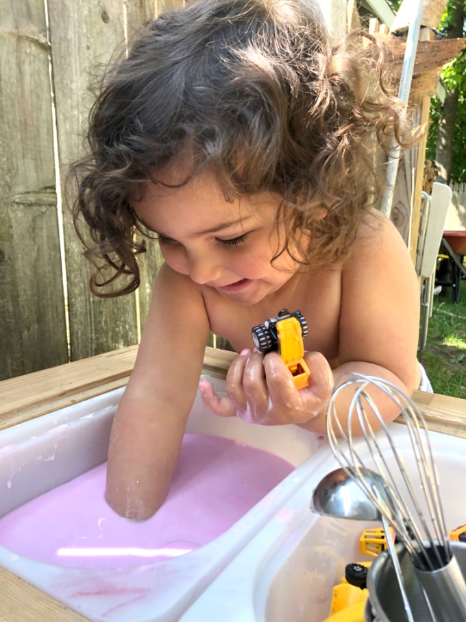 Child playing with oobleck_photo by Rachel Withers