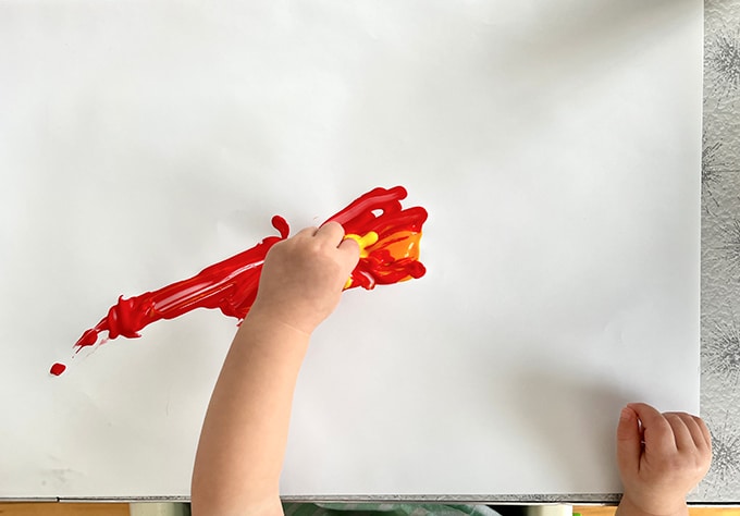 child-finger-painting-