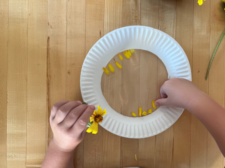making flower suncatcher