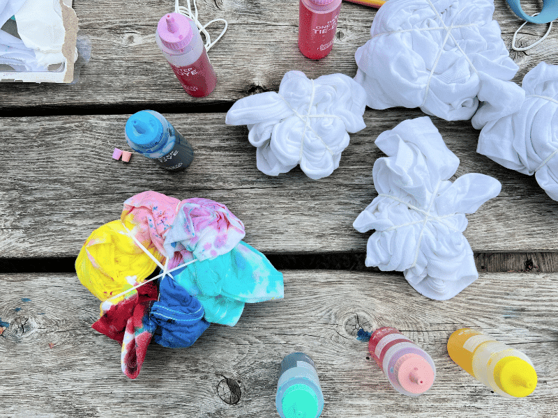 how to tie dye shirts featured