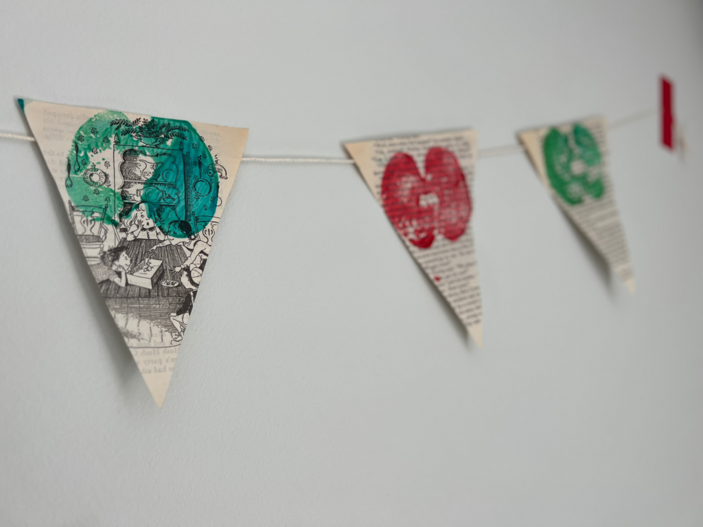 apple prints garland (1)