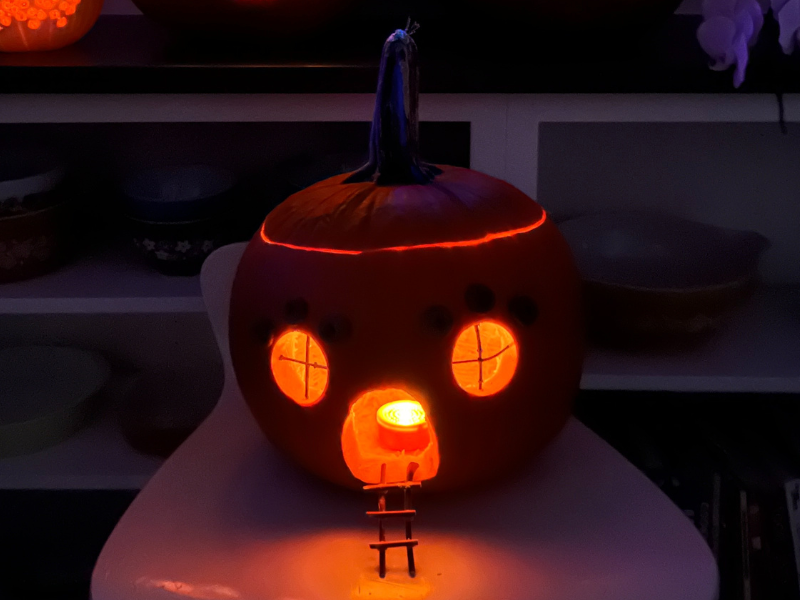 _lit up pumpkin 