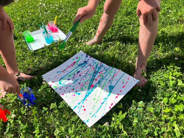 kids splatter painting