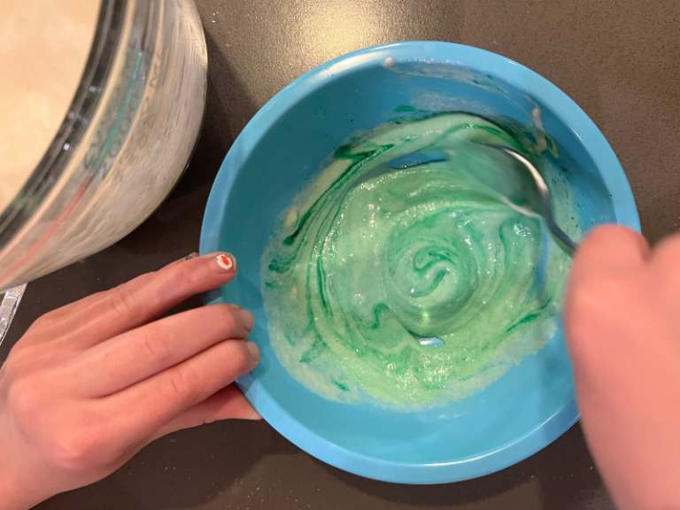 making green puffy paint
