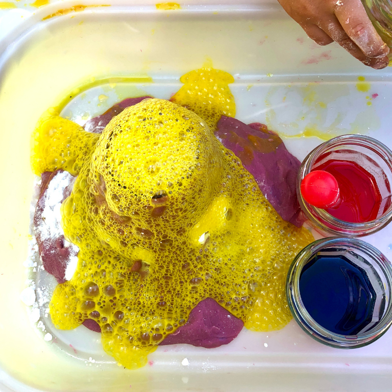 baking soda and vinegar volcano